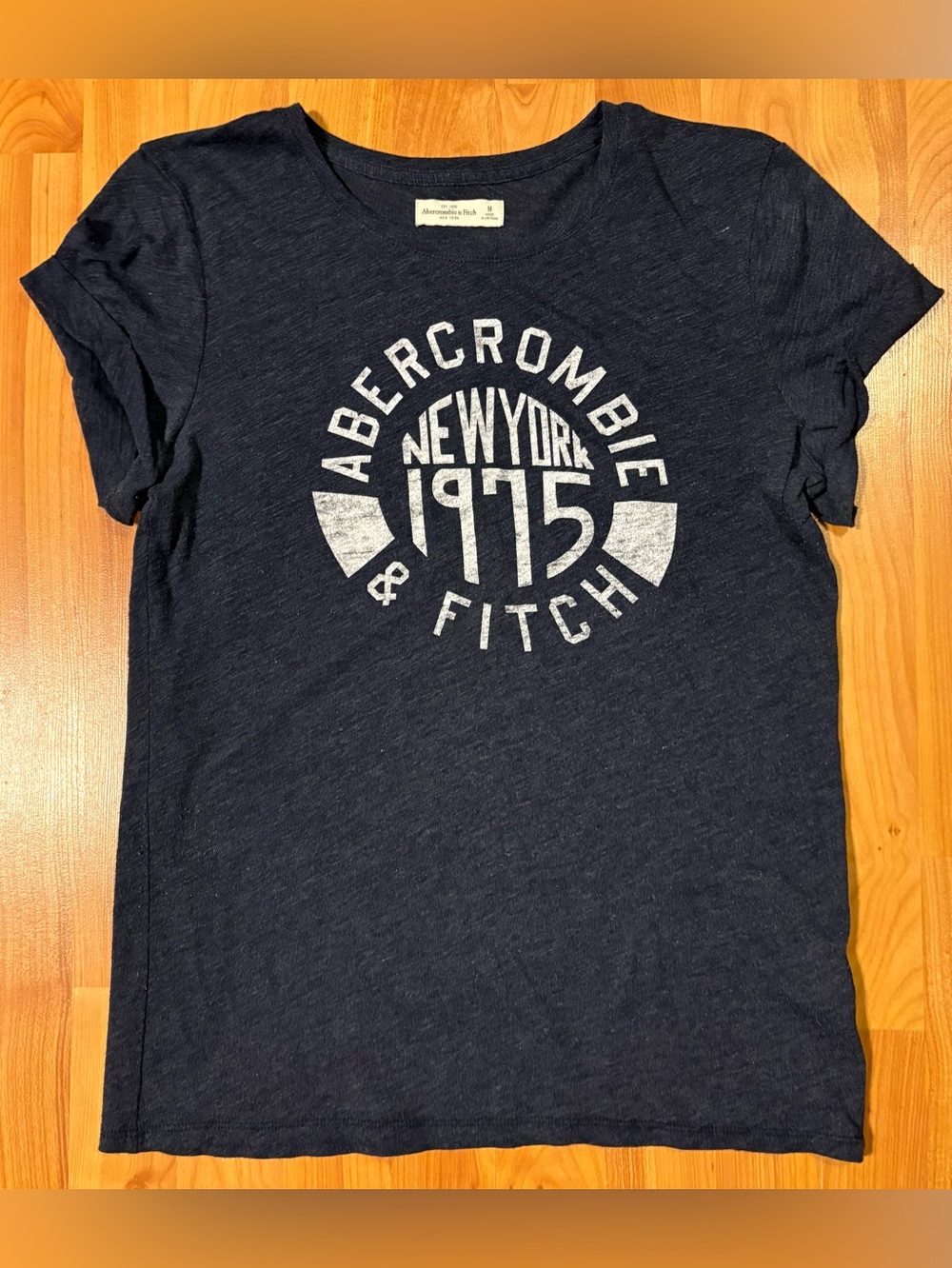 🔥Abercrombie & Fitch Women’s Blue with White Graphic Print NY Logo Tee Sz M.